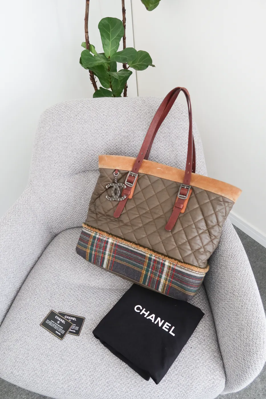 Bolsa Chanel Paris-Edinburgh Quilted Tote Marrom - 3