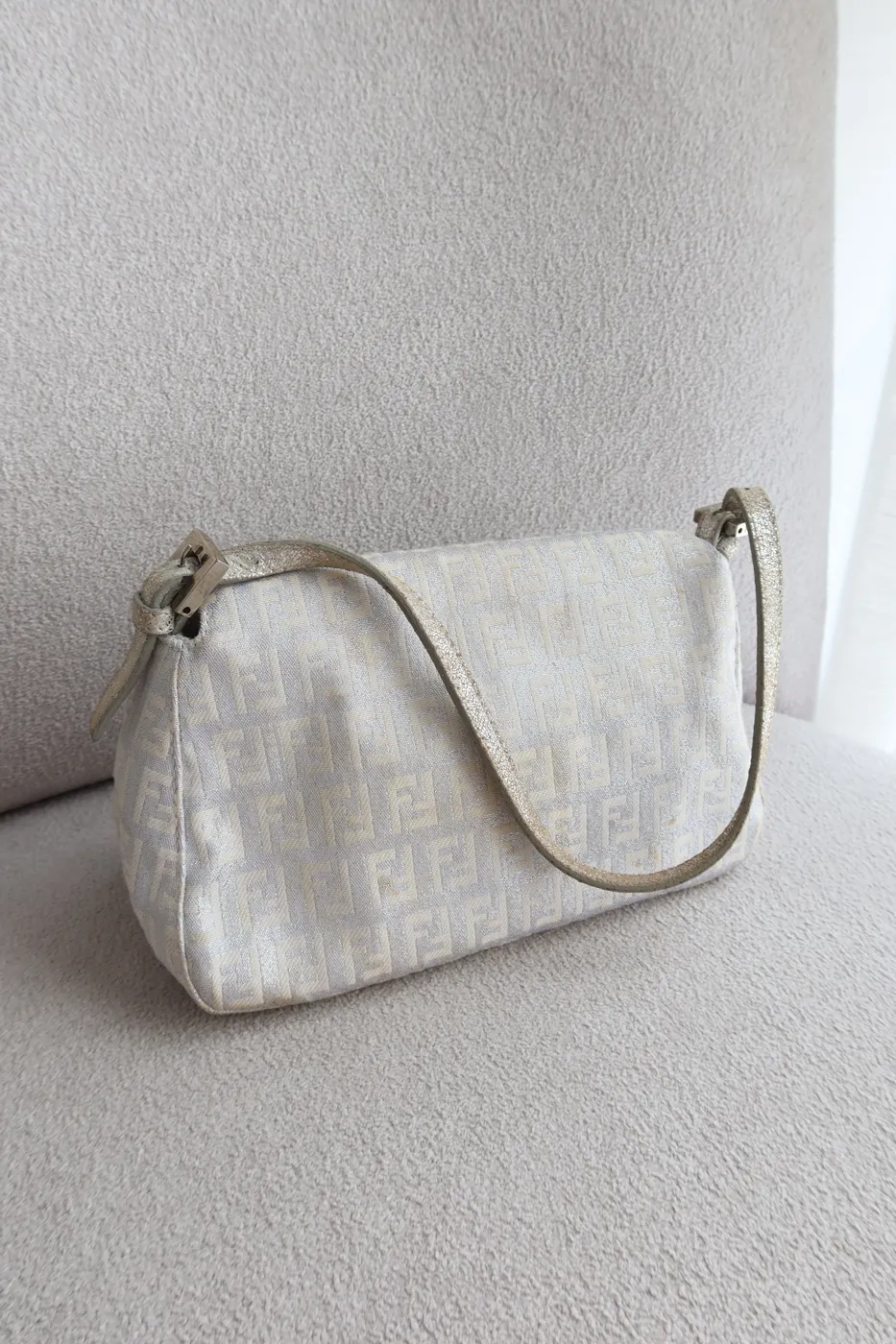 Bolsa Fendi Zucchino Mini Mama Baguette Prateada - 5