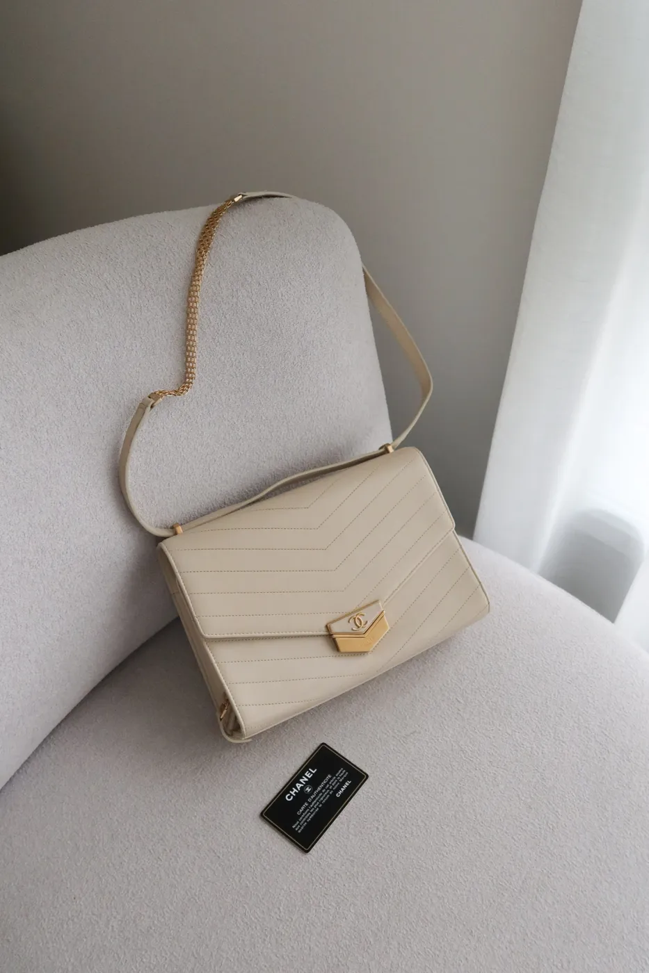 Bolsa Chanel Chevron Medal Branco - 2