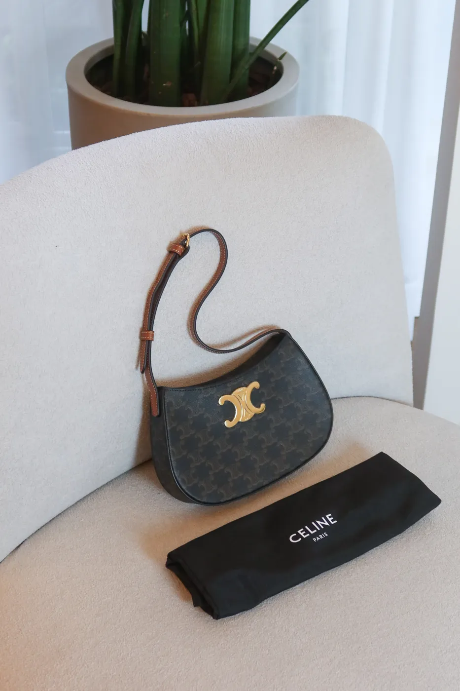 Bolsa Celine Medium Tilly Marrom - 3