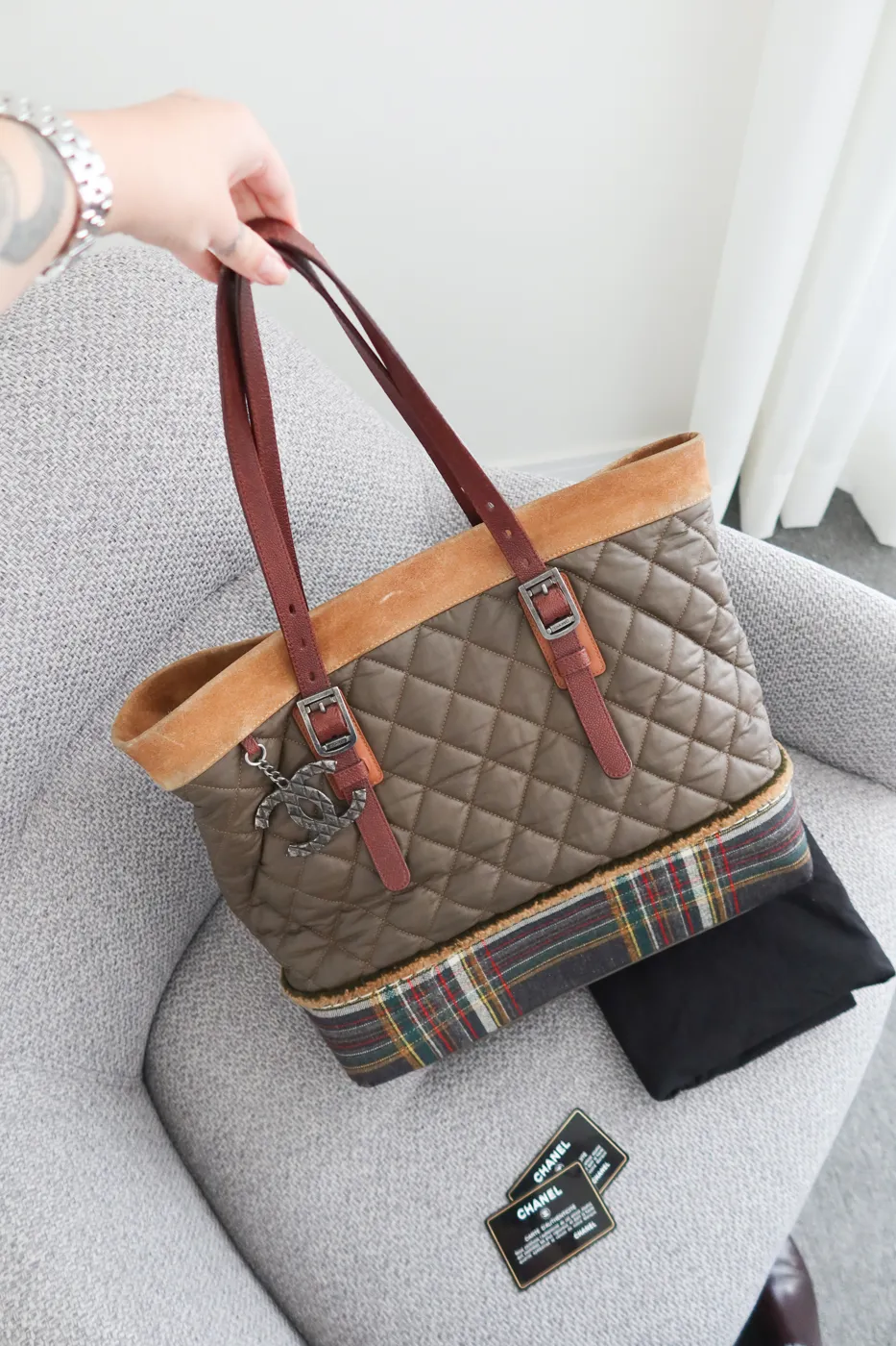 Bolsa Chanel Paris-Edinburgh Quilted Tote Marrom - 2