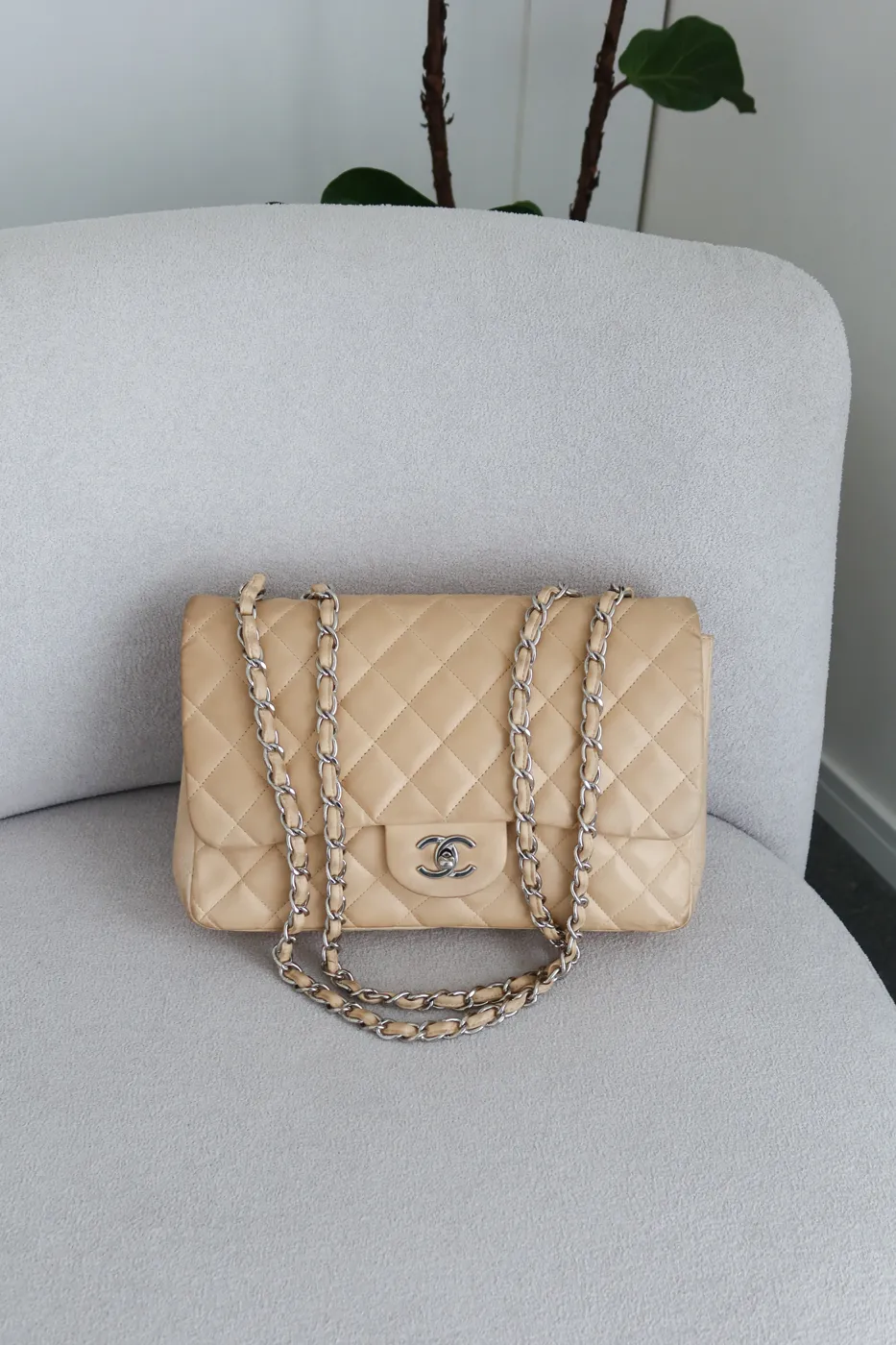 Bolsa Chanel Classic Flap Jumbo Bege - 6