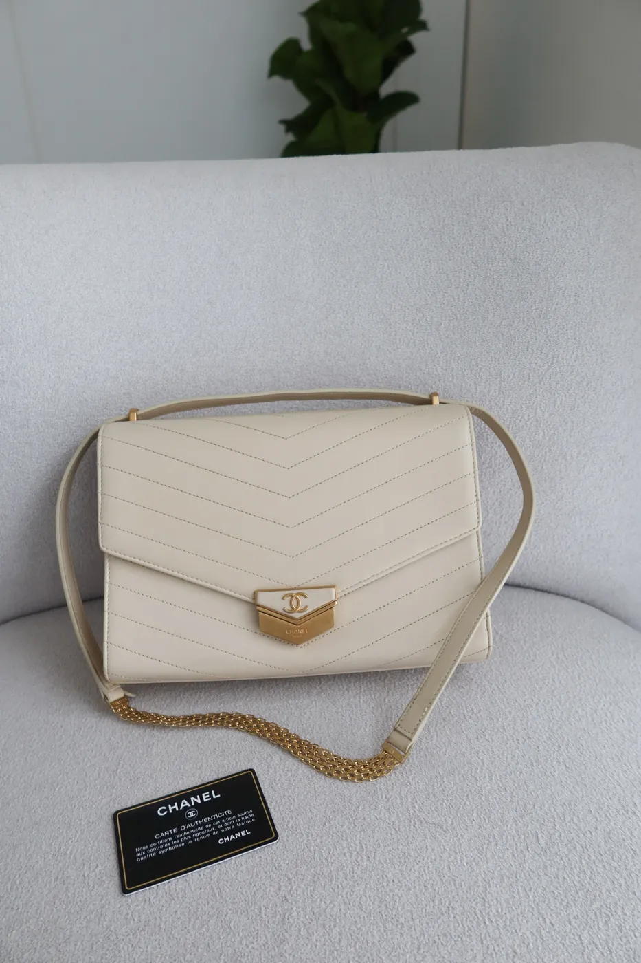 Bolsa Chanel Chevron Medal Branco - 6