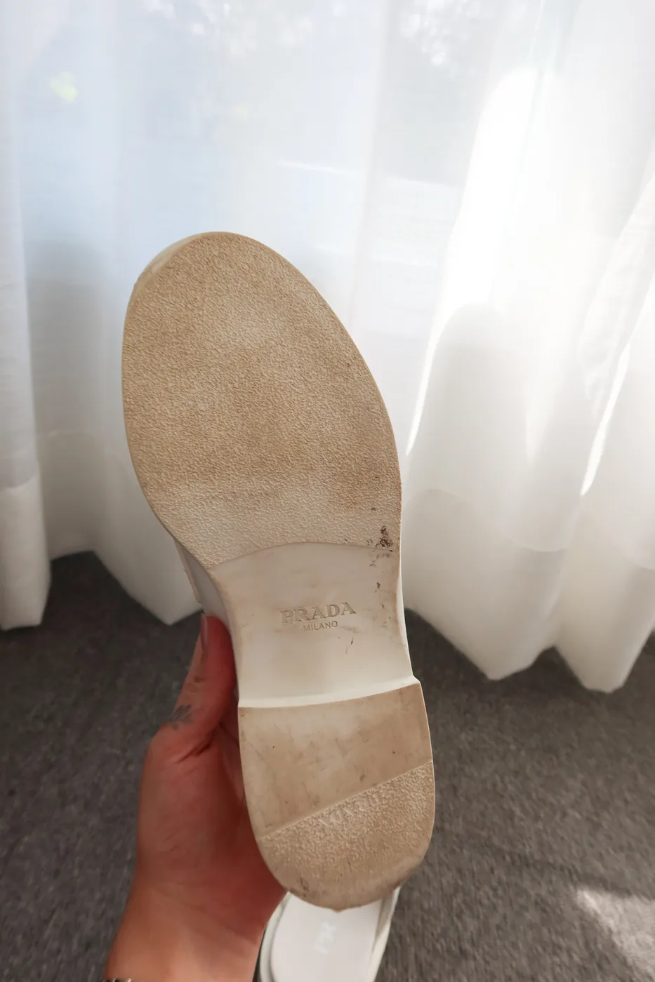 Mule Prada Enameled Metal Triangle Leather Branco - 8