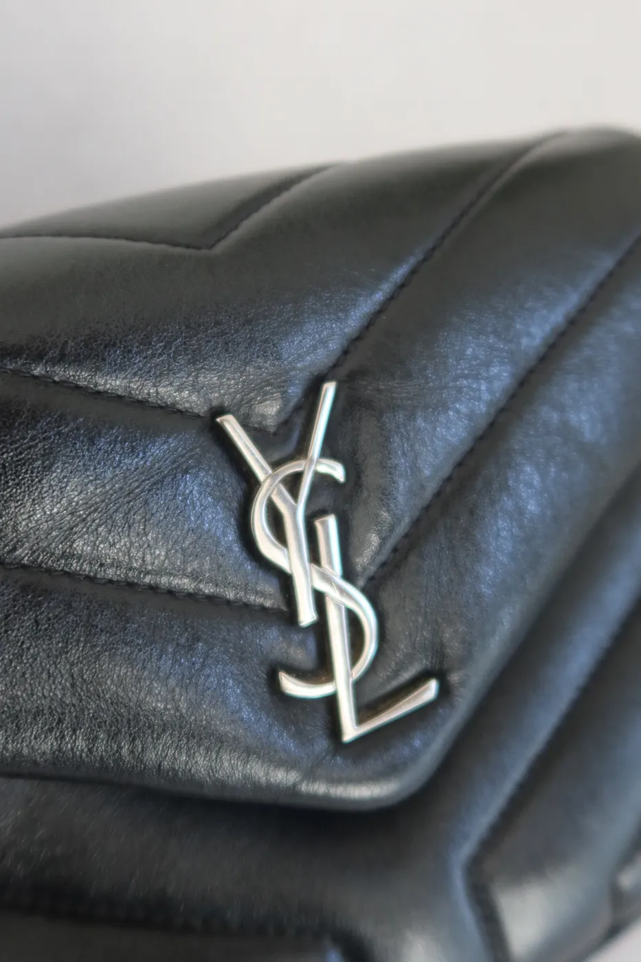 Saint Laurent Loulou Toy Preta - 7