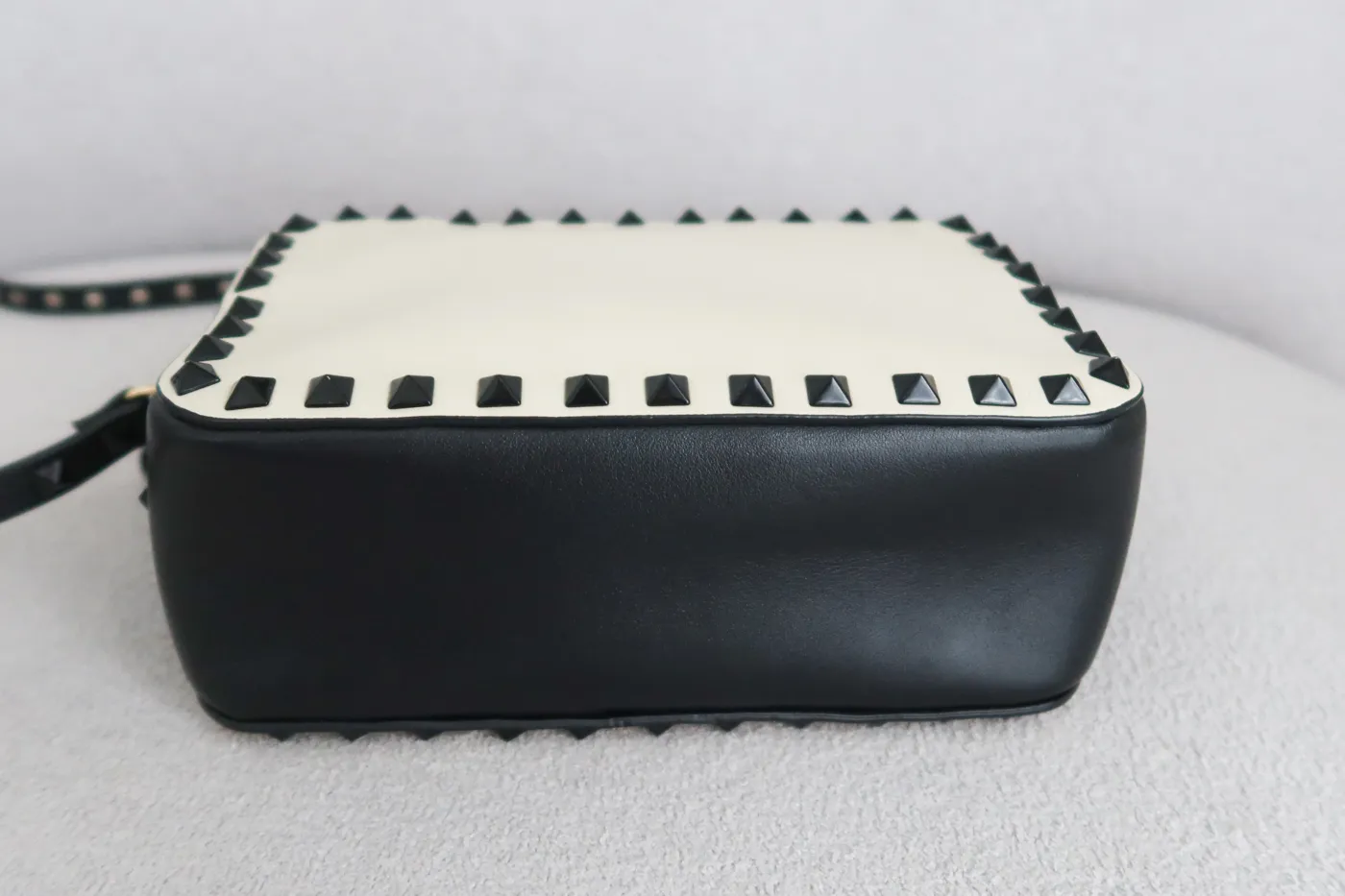 Valentino Garavani Rockstud Camera Bag HB-1409 - 6
