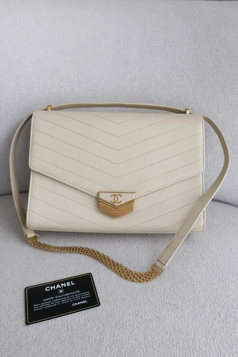 Bolsa Chanel Chevron Medal Branco - 5