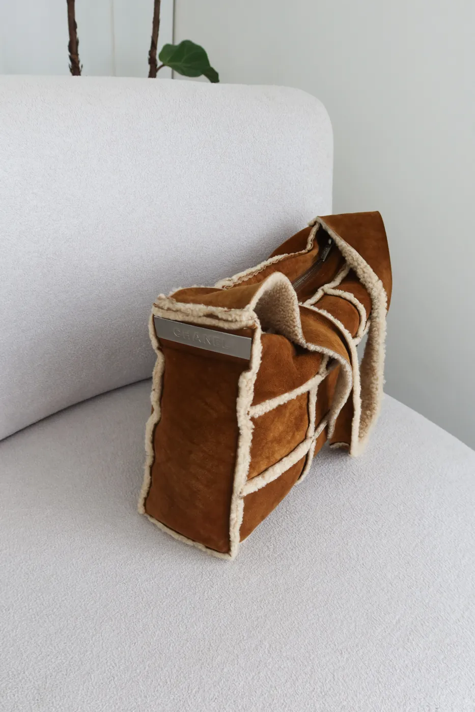 Bolsa Chanel Shearling CC Shoulder Marrom - 2