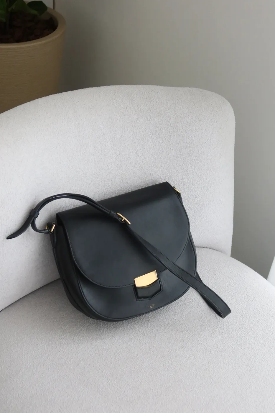 Bolsa Celine Small Troutteur Preta - 3