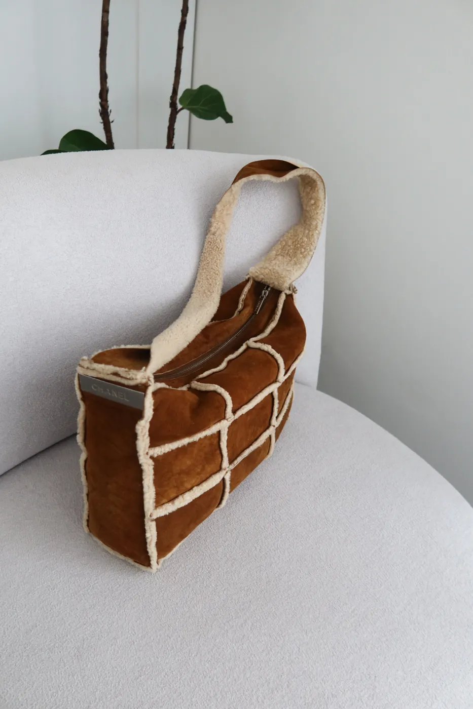 Bolsa Chanel Shearling CC Shoulder Marrom - 3