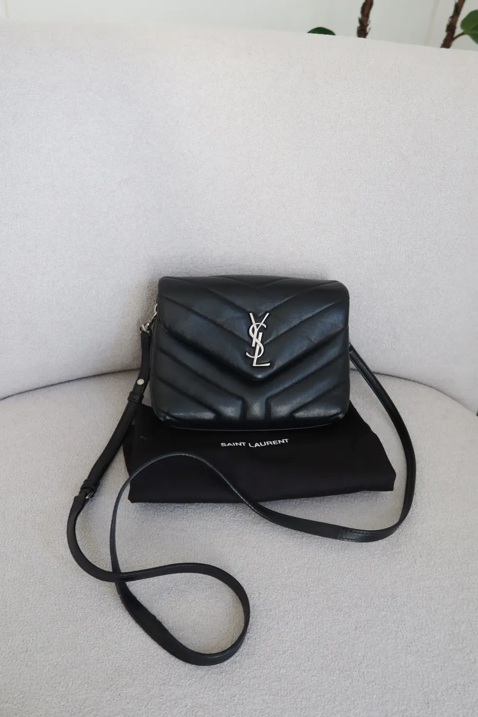Saint Laurent Loulou Toy Preta - 4