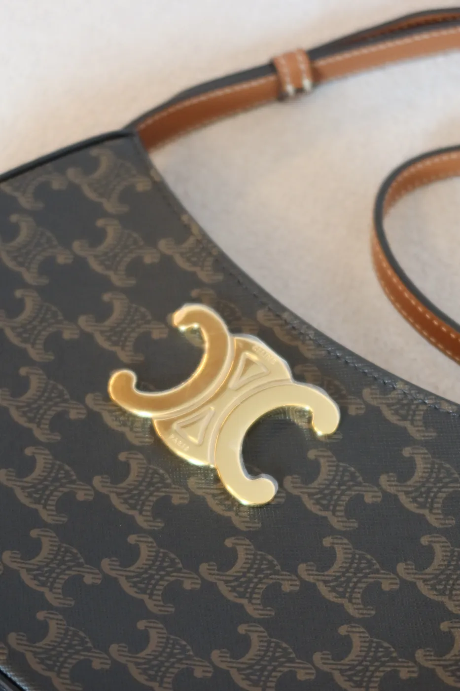 Bolsa Celine Medium Tilly Marrom - 6