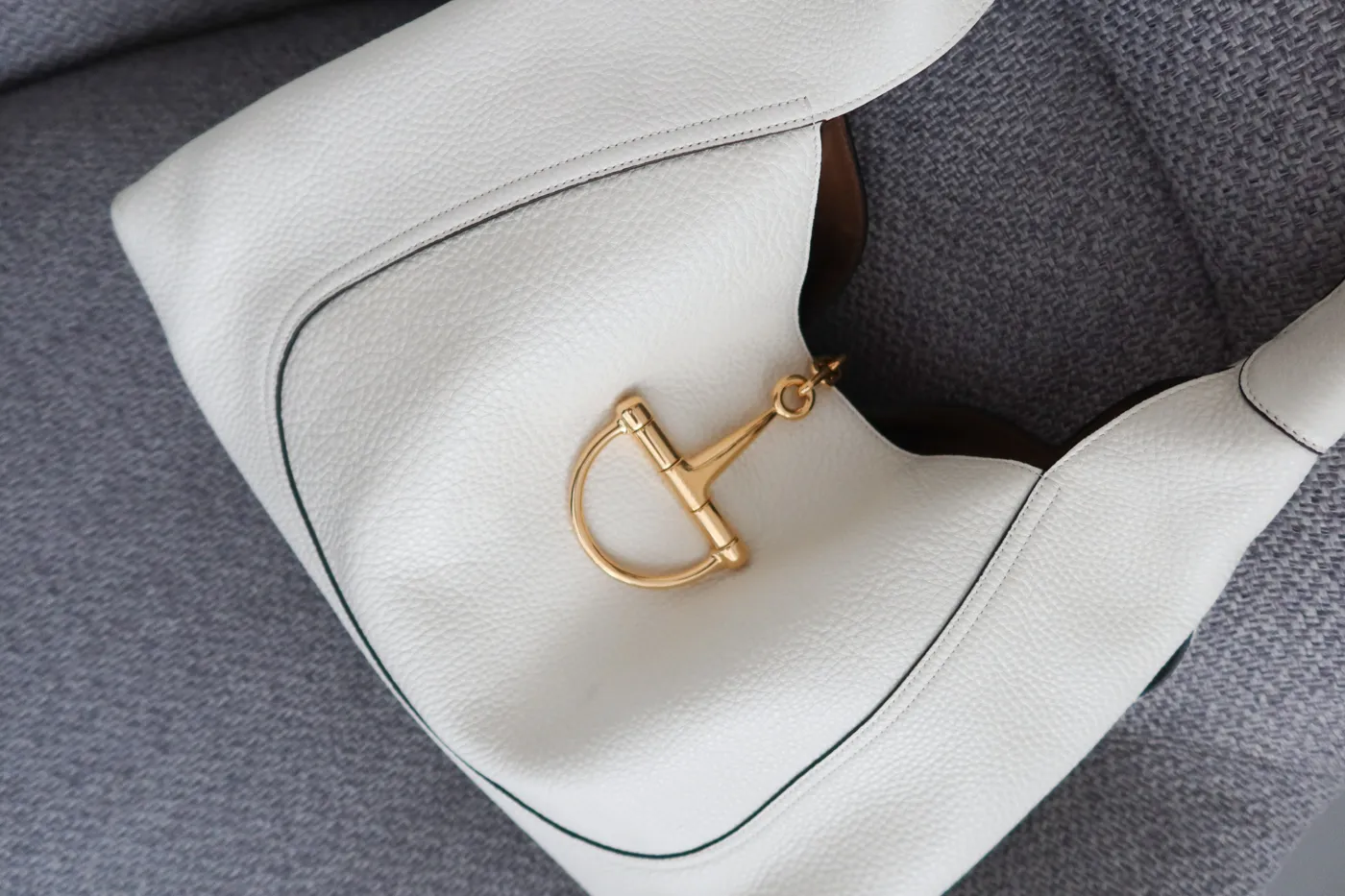Bolsa Gucci Softbi Branca - 3
