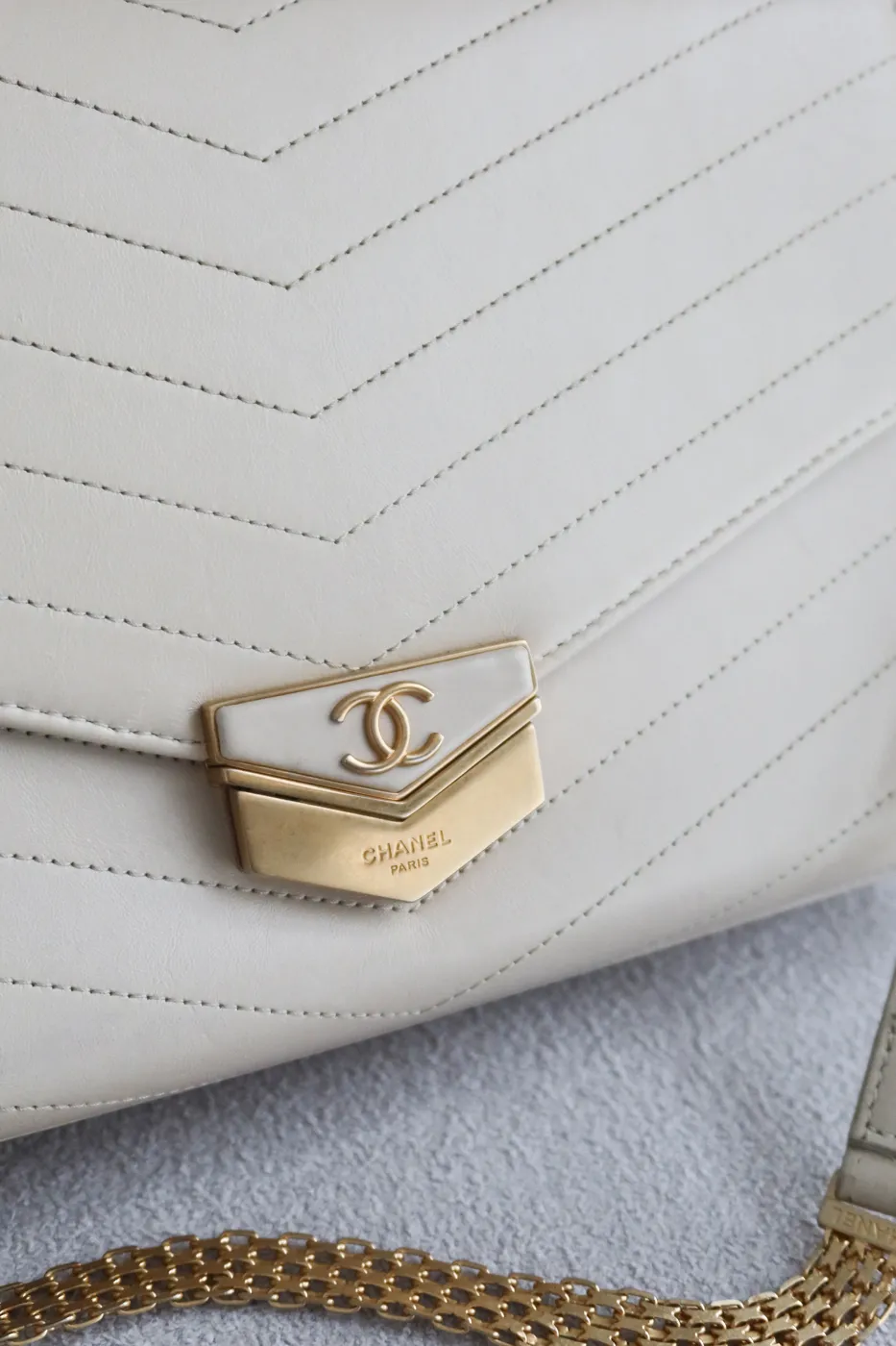 Bolsa Chanel Chevron Medal Branco - 7
