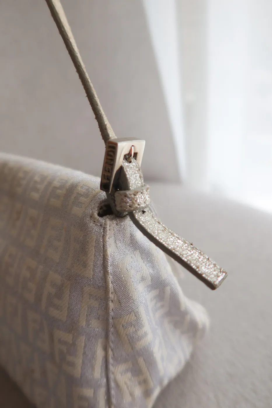 Bolsa Fendi Zucchino Mini Mama Baguette Prateada - 8