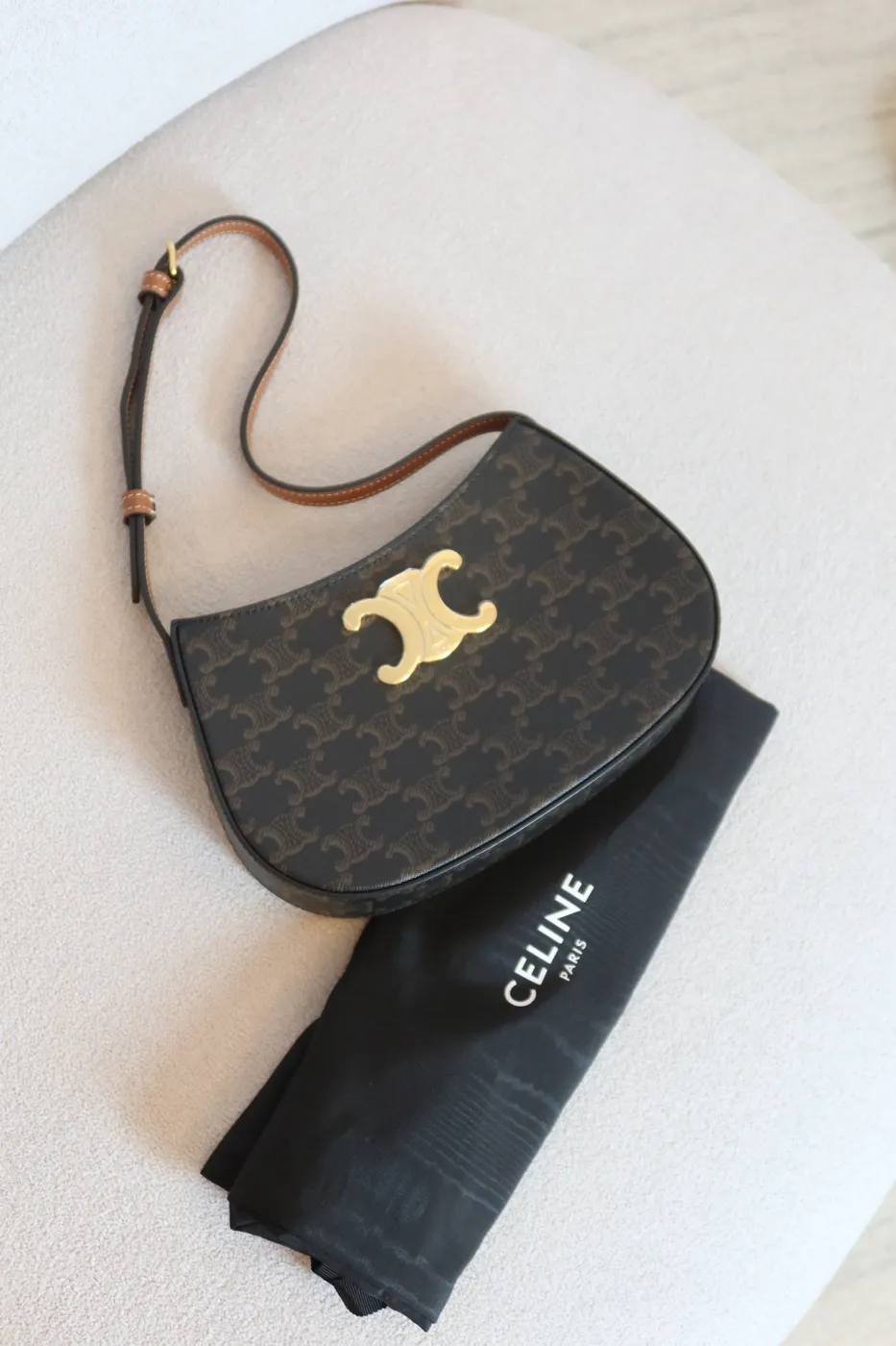 Bolsa Celine Medium Tilly Marrom - 4
