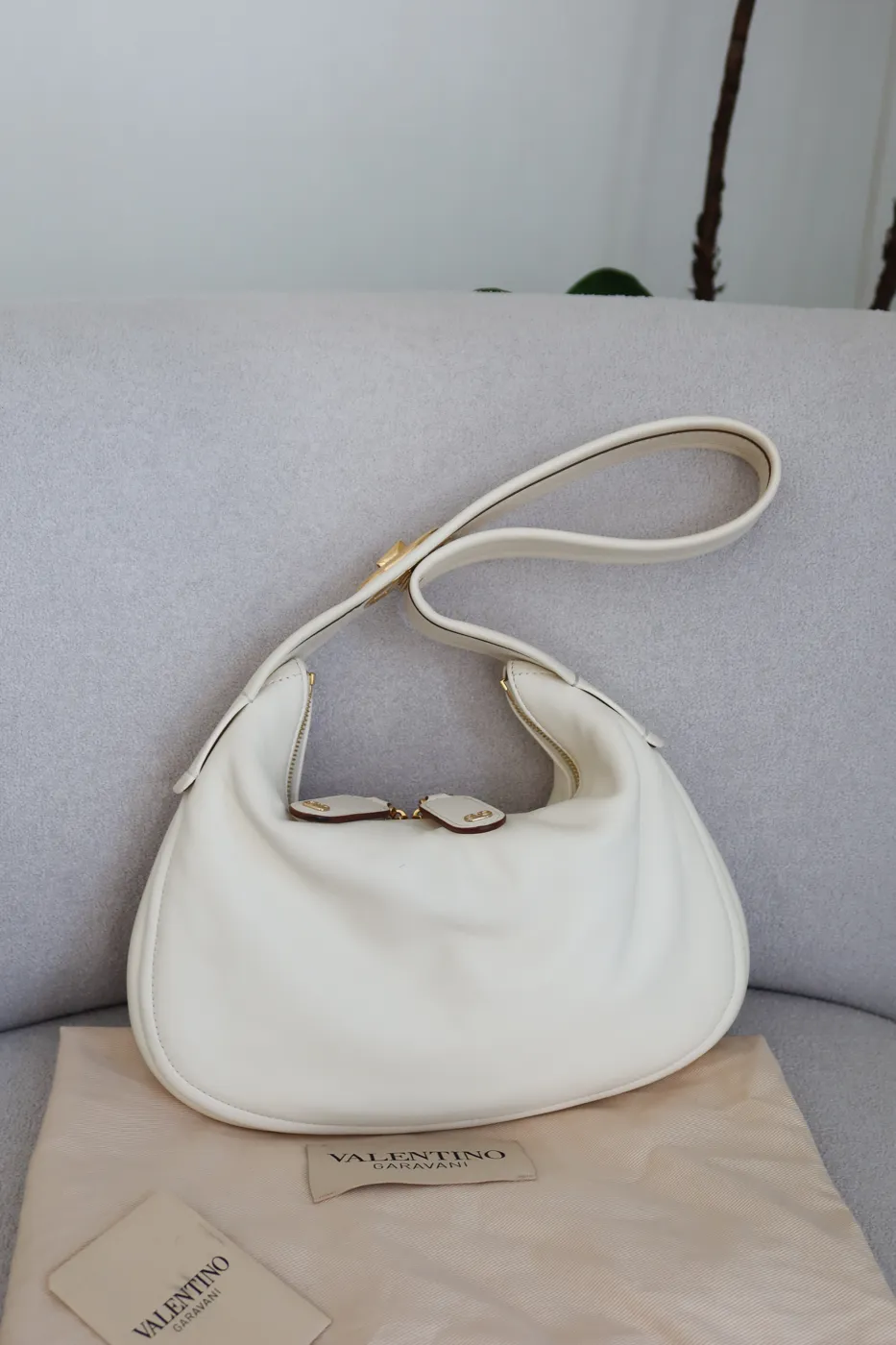 Valentino Garavani Small Go-Hobo Branco - 4