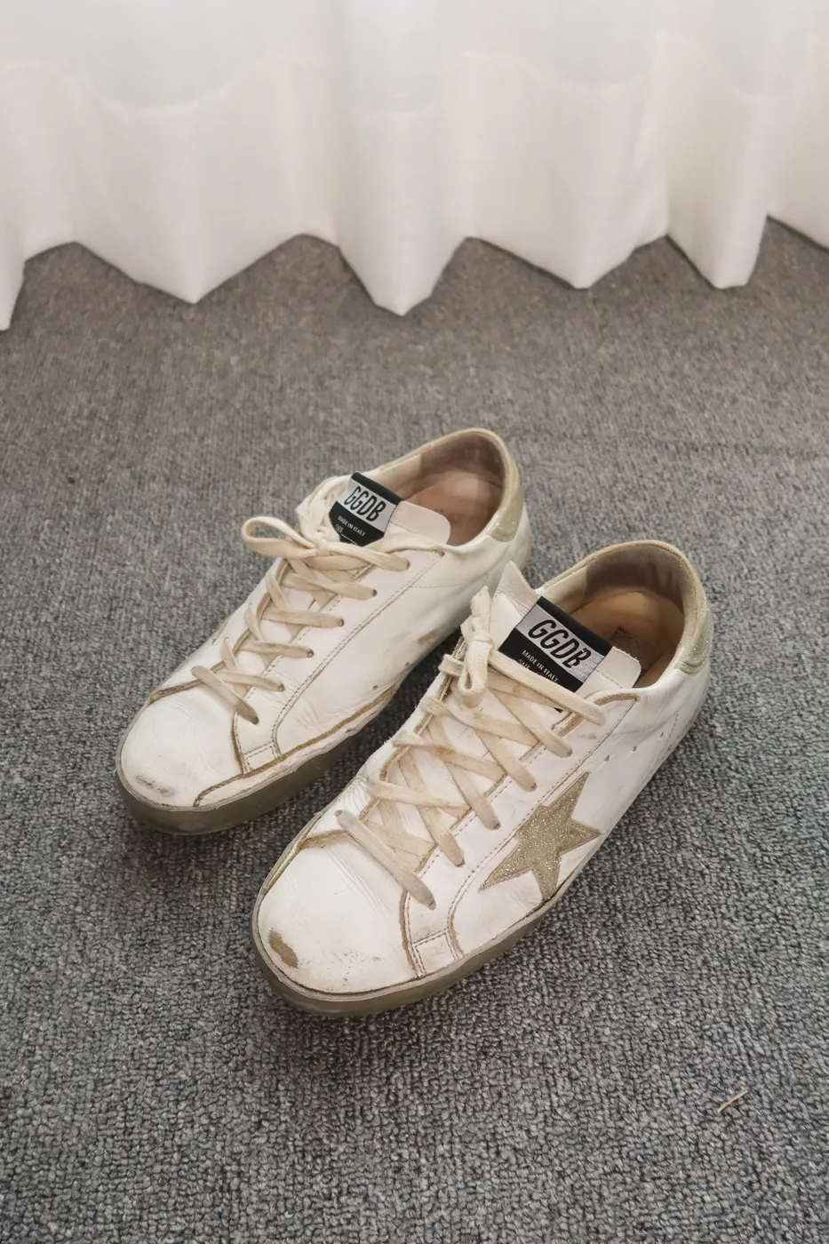 Tênis Golden Goose Super-Star Classic Branco e Dourado - 2