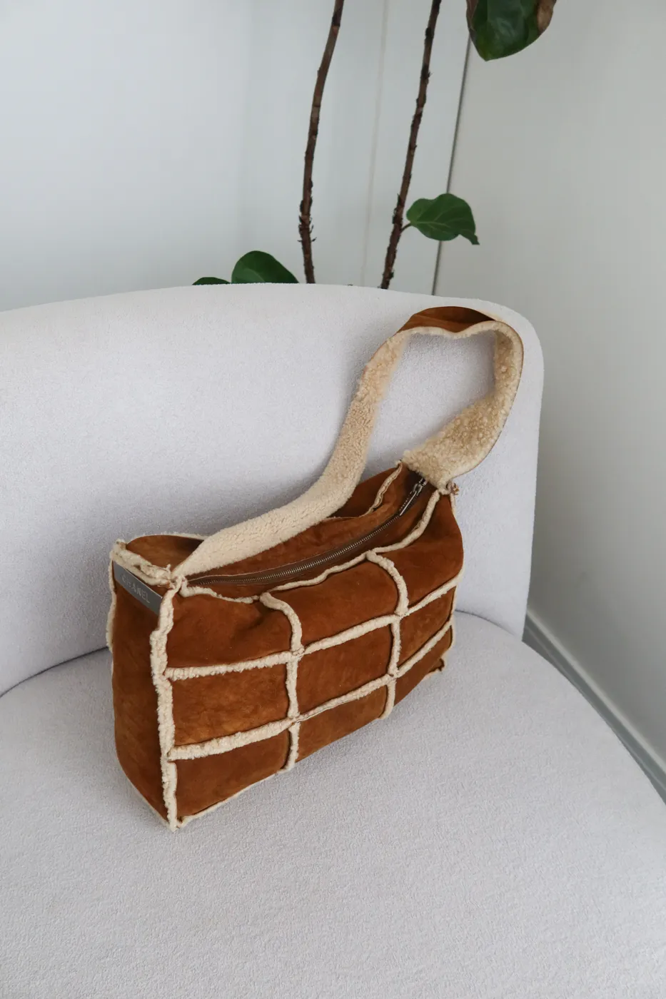Bolsa Chanel Shearling CC Shoulder Marrom - 4