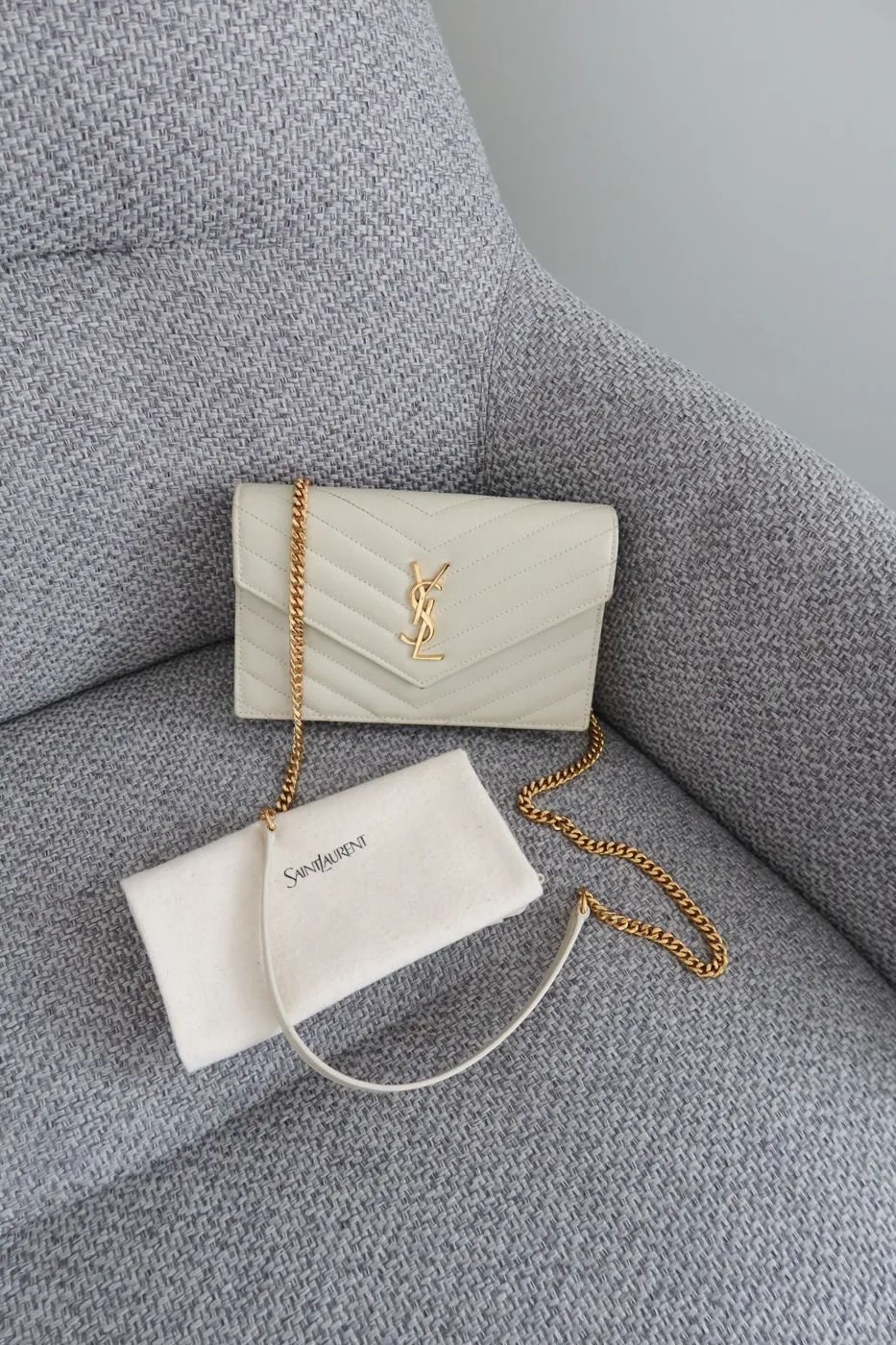 Bolsa Saint Laurent Cassandre Envelope Branca - 2