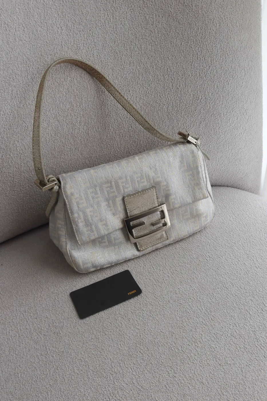 Bolsa Fendi Zucchino Mini Mama Baguette Prateada - 3