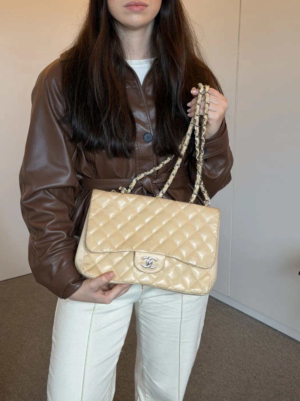 Bolsa Chanel Classic Flap Jumbo Bege - 4