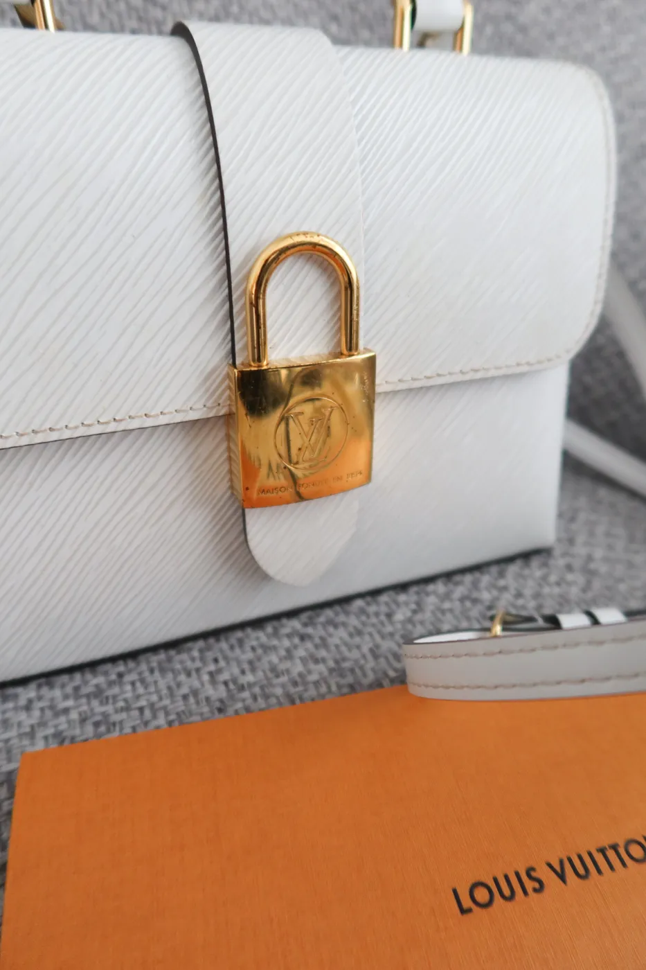 Bolsa Louis Vuitton Locky BB Branco - 7
