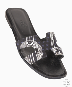 Sandália Hermès Rasteira Oran Satin Estampada Preta