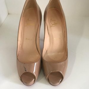 Sandália Louboutin bege sola 37