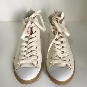 Tênis Prada cano alto off white sola 38
