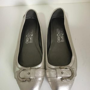 Sapatilha Ferragamo prateada sola 37