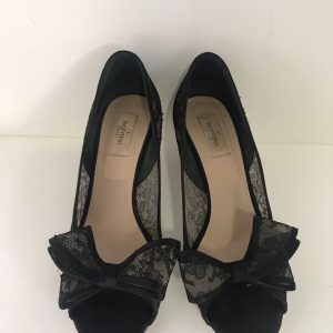 Sandalia valentino preta de renda sola 40