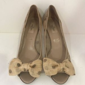 Sandalia Valentino bege com bolinhas sola 405