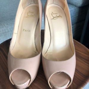 Sapato Louboutin peep toe sola 375