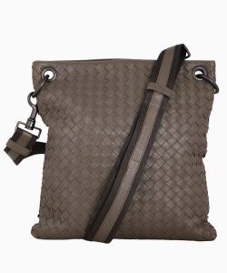 Bolsa Bottega Flat Messenger Nappa Intrecciato Pequena Oliva