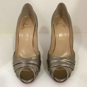 Sapato Louboutin dourado sola 395