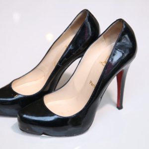 Sapato Louboutin preto sola 37