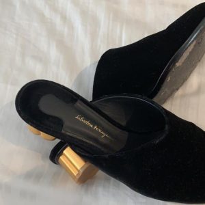 Sapato Salvatore Ferragamo de veludo sola 95
