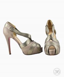 Sandália Christian Louboutin Detalhes Prateados