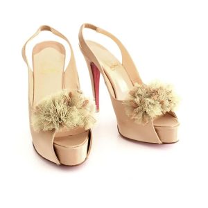 Sandália Peep Toe Louboutin Nude com Espuma Tam 385