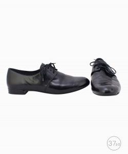 Sapato Prada oxford em couro preto