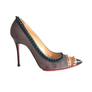 Scarpin Louboutin Pelos Marrom com tachas Tam 36