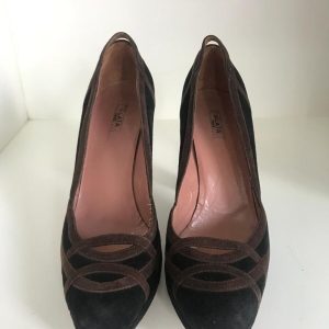 Scarpin Alaia preto e marrom sola 38
