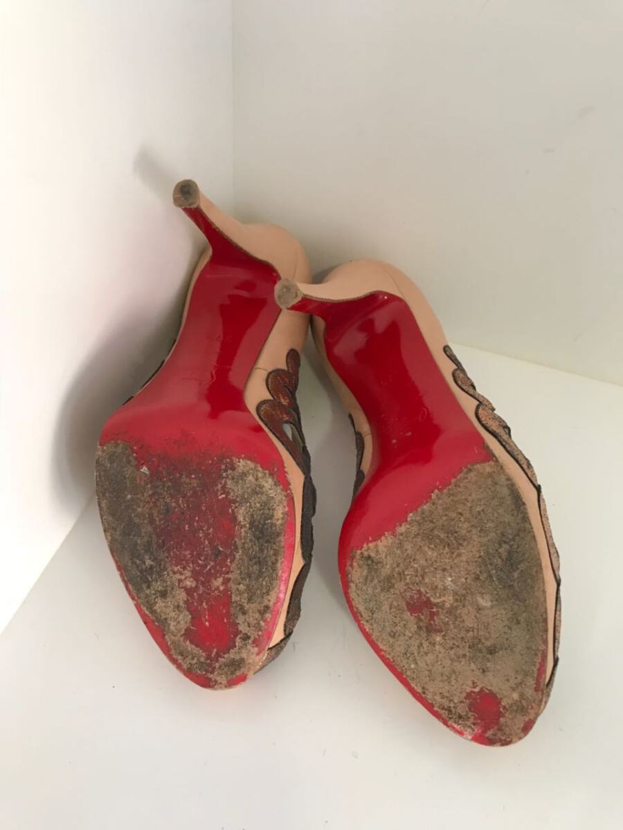 Sapato Louboutin metalizado sola 37,5