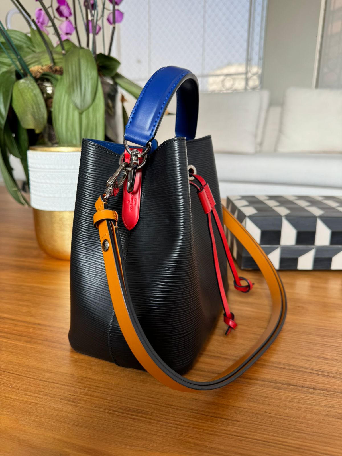 Bolsa Louis Vuitton Epi NéoNoé Edição Limitada