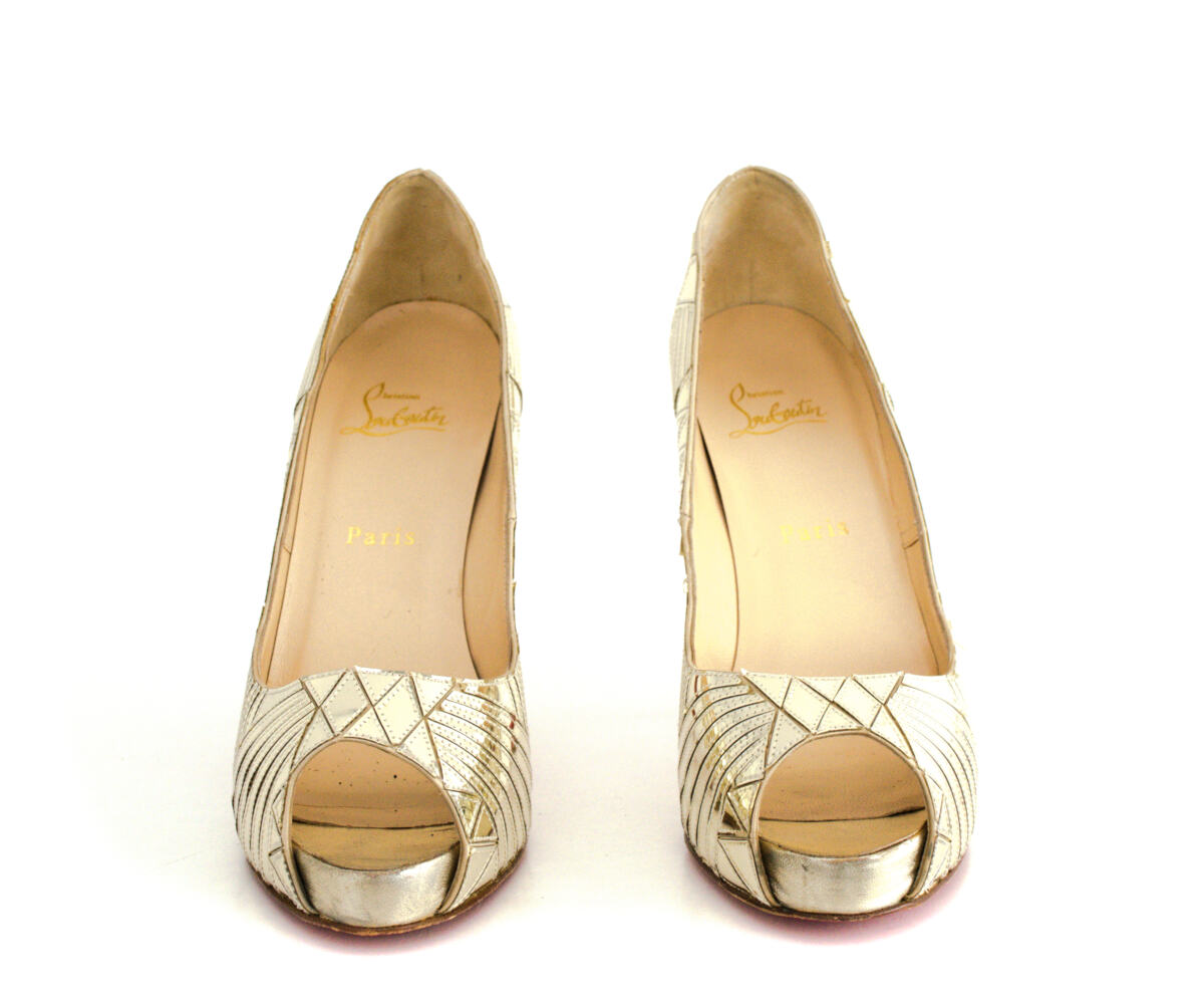 Sapato Louboutin Peep Toe Prata Tam. 39