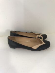 Sapatilha Louboutin preto com nude, sola 40.5!