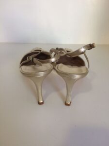 Sapato Manolo Blahnik dourado, sola 40 !