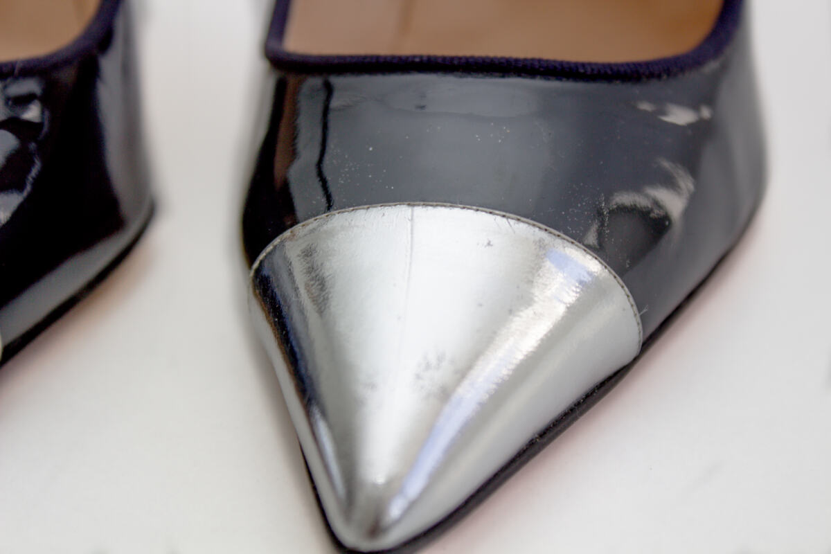 Sapato Manolo Blahnik Bico Prata Tam. 39,5