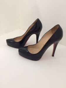 Sapato Louboutin preto sola 37